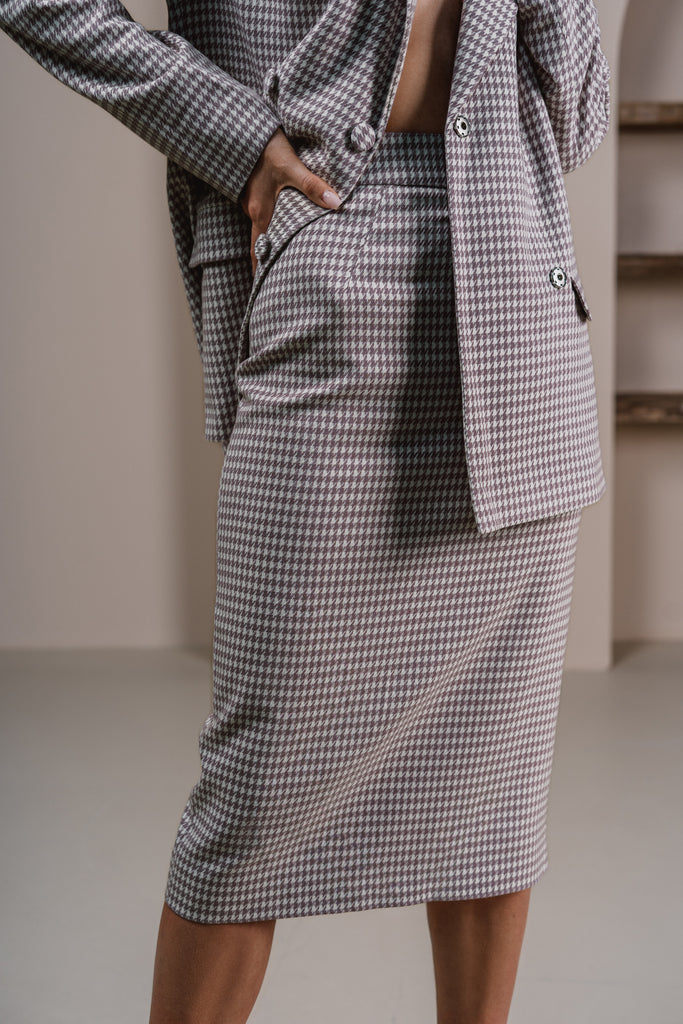Full front view of pastel lilac houndstooth pencil skirt on model
